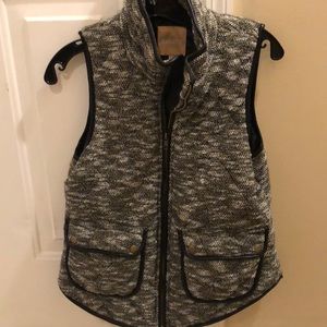 Super cute fall/winter vest! Size small